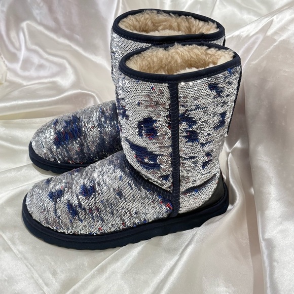 Ugg Short Stellar Sequin Boots Silver Red Blue Shearling Size 6 Special Edition - Picture 7 of 13